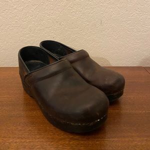 Dansko Clogs Brown Leather Size EU 37 Lightly Worn